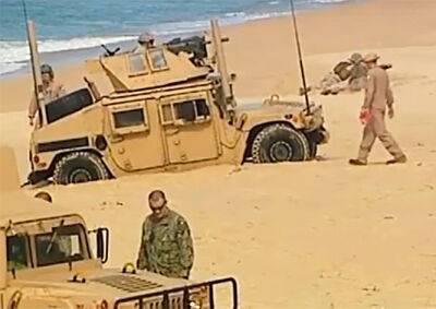 Морпехи НАТО увязли в песке при высадке на берег Португалии