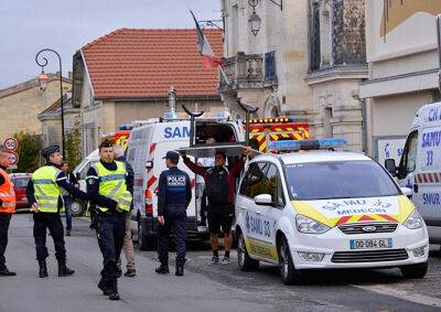 Пассажирский автобус столкнулся с грузовиком во Франции: 42 погибших