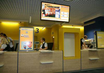 «Чешская почта» начнет принимать платежные карты всех банков с осени