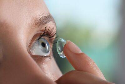 Разработаны контактные линзы, предотвращающие синдром сухого глаза
