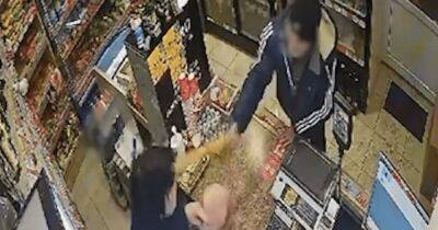 В Киевской области продавец магазина остановила грабителя с палкой (видео)