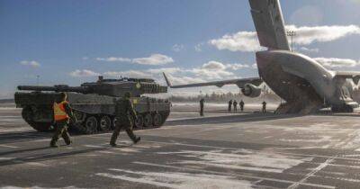 В Украину отправили первый танк Leopard 2 от Канады (ФОТО)