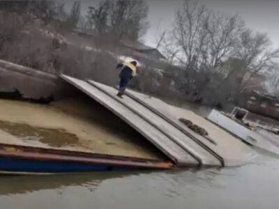 В украинском порту Рени затонула румынская баржа с пшеницей - СМИ