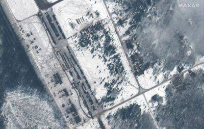 ЗРК С-300/400 и ЗРПК Панцирь: Свежие спутниковые снимки военного аэродрома в Зябровке