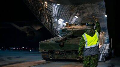Первый Leopard 2, который Канада передала Украине, прибыл в Польшу