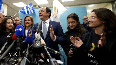 Во второй тур президентских выборов на Кипре вышли дипломаты