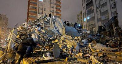 Землетрясение в Турции: погибли уже 912 человек, более 5 тысяч ранены