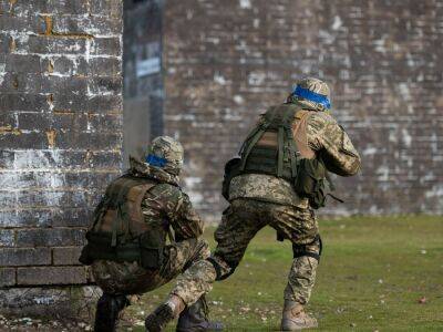 Генштаб показал фото, как украинские военные в Великобритании учатся вести городские бои