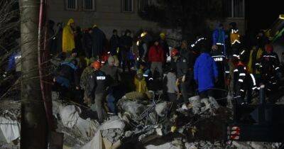 Число жертв землетрясения в Турции приблизилось к 3 тысячам