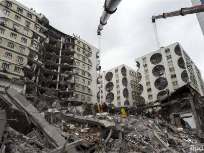 Число жертв землетрясения в Турции возросло до почти 3 тыс. человек