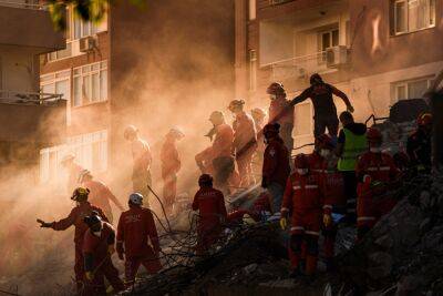 Число погибших в землетрясении уже 5 000, под завалами остается огромное количество людей