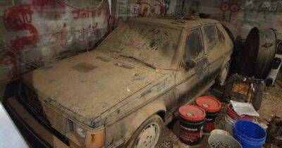 Редчайший американский автомобиль 15 лет простоял заброшенным в гараже (фото)