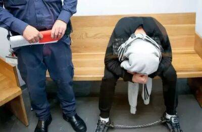 «Отдохнул перед сменой»: врача-эксгибициониста арестовали у детской площадки в Хайфе