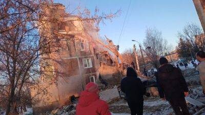 В РФ от взрыва рухнула часть многоэтажки: есть погибшие и люди под завалами
