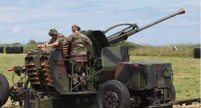 Литовцы обучили украинских военных использованию зенитного орудия L70