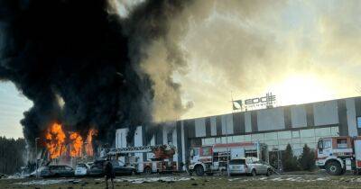 В Латвии загорелся крупный американский завод по производству БПЛА (фото, видео)