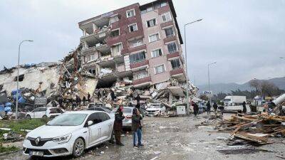 Число жертв землетрясения в Турции и Сирии снова стремительно возросло