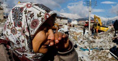 Землетрясение в Турции и Сирии: погибших больше 7800, надежд найти под завалами выживших все меньше