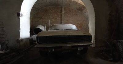Редкий Chevrolet Camaro более полувека простоял заброшенным в старинном поместье (фото)