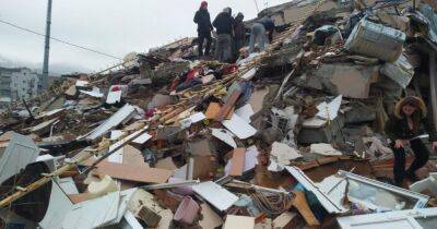 Дома рушились мгновенно: опубликованы первые секунды землетрясения в Турции (видео)
