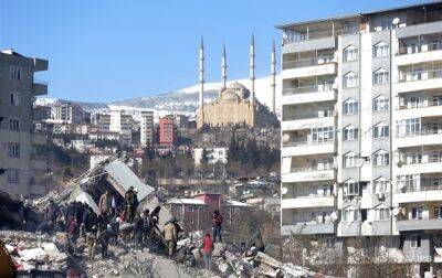 Число жертв землетрясений в Турции превысило 12800 - korrespondent.net - Украина - Турция