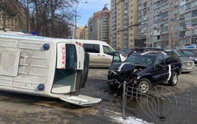 ДТП со "скорой" в Киеве: шестеро пострадавших, в том числе младенец