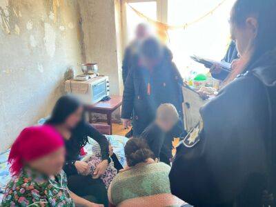 Трех детей у отцов-пьяниц забрала полиция в селе под Харьковом