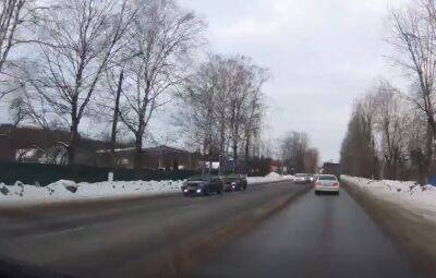 Аварию с участием четырех машин в Твери снял видеорегистратор очевидца