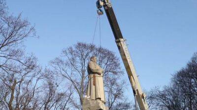 Памятника Ватутину в Киеве больше нет