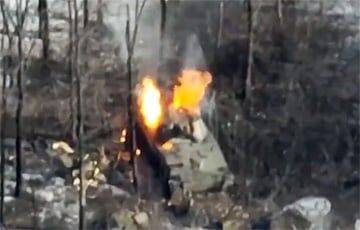 Видеофакт: Высокоточный боеприпас M982 «Excalibur» попадает в российскую САУ 2С3 «Акация»