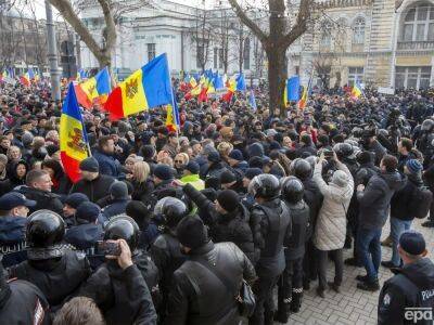 Протесты в Молдове. В Кишиневе произошли столкновения, митингующих туда привезли на автобусах, многие говорят на русском