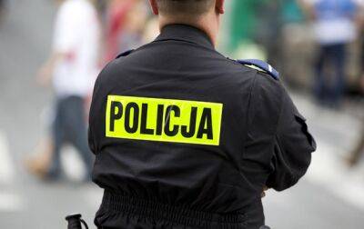 В Польше украинец на полной скорости врезался в дерево, погиб пассажир авто