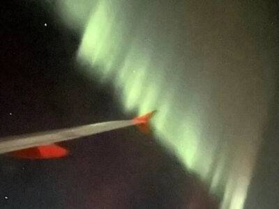 Пилот сделал поворот самолета на 360 градусов, чтобы показать пассажирам северное сияние