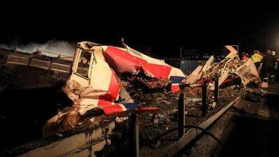 Два поезда столкнулись в Греции: 32 погибли, десятки ранены