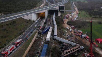 В Греции столкнулись два поезда, несколько десятков человек погибли и были ранены – фото