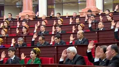 В Туркменистане завершилась регистрация кандидатов в парламент и Халк Маслахаты