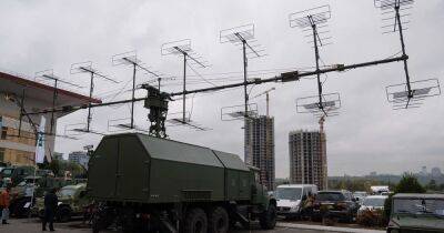 Для работы ПВО: в Москве установили радиолокационную станцию разведки (видео)