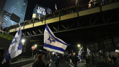 2000 шекелей за участие в протесте: видео потрясло Израиль