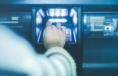 Житель Твери получил условный срок за попытку внести в банкомат билеты «Банка приколов»