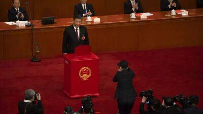 Си Цзиньпин переизбран на должность председателя КНР на третий срок