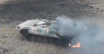 Командная работа: дрон ВСУ взорвал гранатой российскую БМП после удара ПТРК (видео)