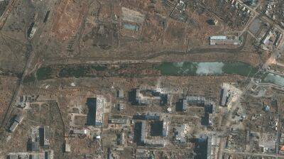 Спутник показал масштабные разрушения Бахмута: мосты через реку разрушены