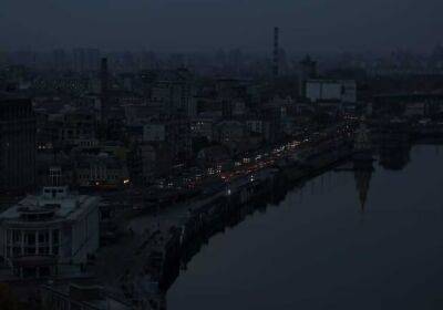 В Україну повернули екстрені відключення від світла: хто залишається без електропостачання