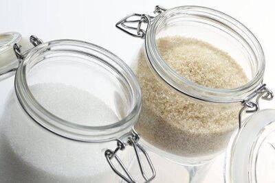 СПбМТСБ: объем первой сделки на биржевых торгах сахаром составил 500 тонн