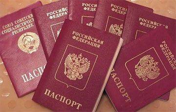В России чиновников и сотрудников госкомпаний обязали сдать загранпаспорта