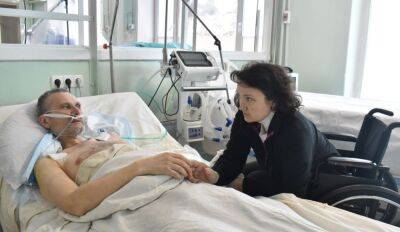 Врачи спасли украинских Героев с тяжелыми ранениями: "Гордимся Вами"