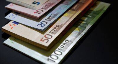 Курс евро поднялся до максимума почти за год