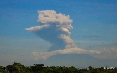На острове Ява началось извержение вулкана Мерапи - korrespondent.net - Украина - Япония - Индонезия