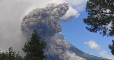 В Индонезии началось извержение вулкана Мерапи, известного, как "вулкан Судного дня"