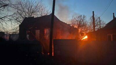 В Донецкой области спасатели во время тушения пожара попали под обстрел